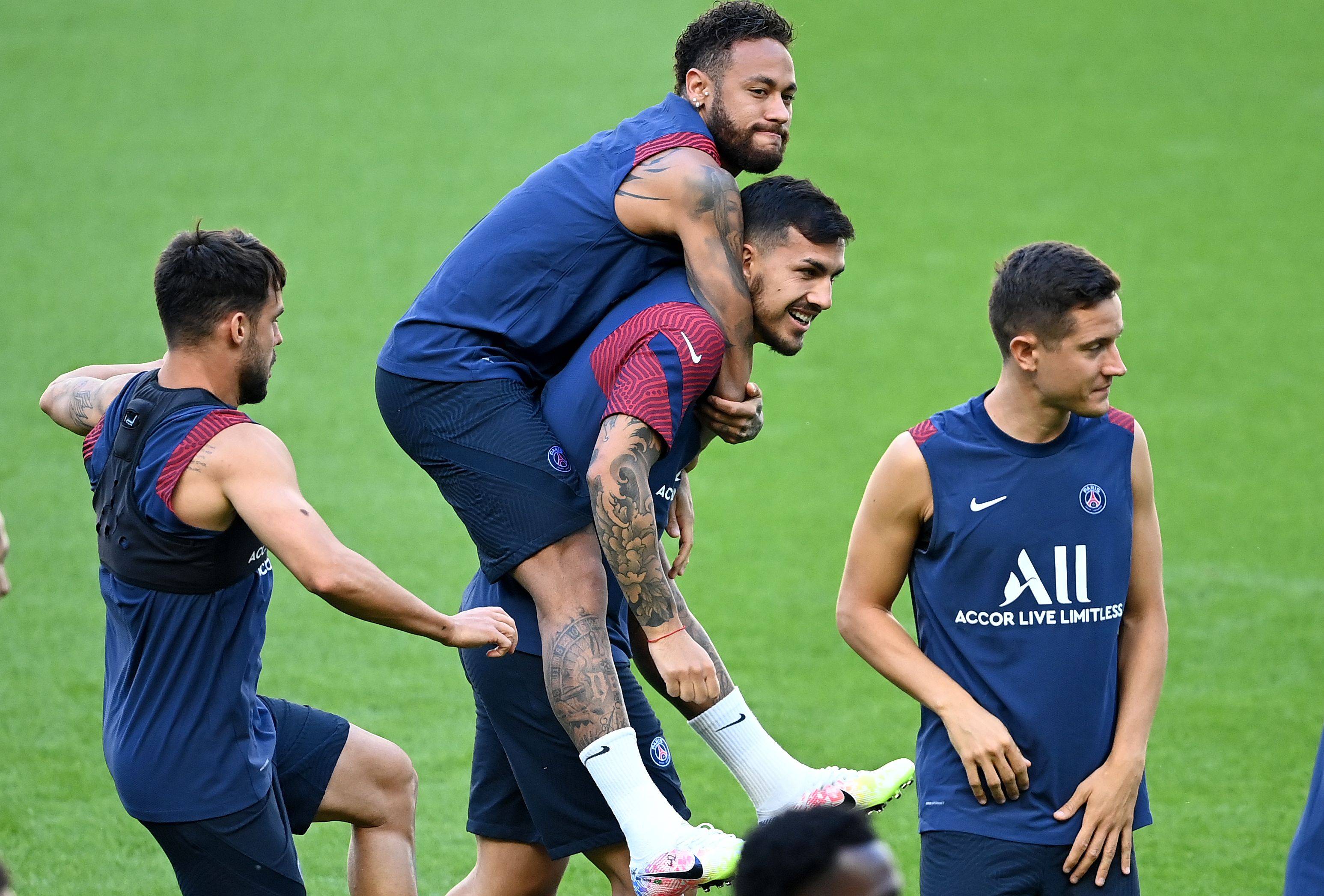 赛后门兴格拉德巴赫备战法国杯；内部沟通细节曝光；话题不断；资深球员宣示担当